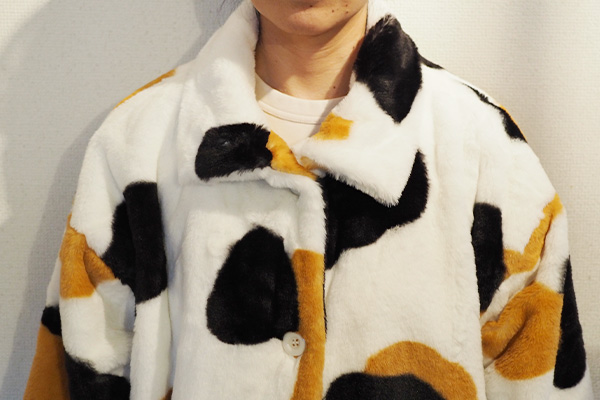 ニッセンオンライン猫フィール着る毛布三毛猫柄の襟